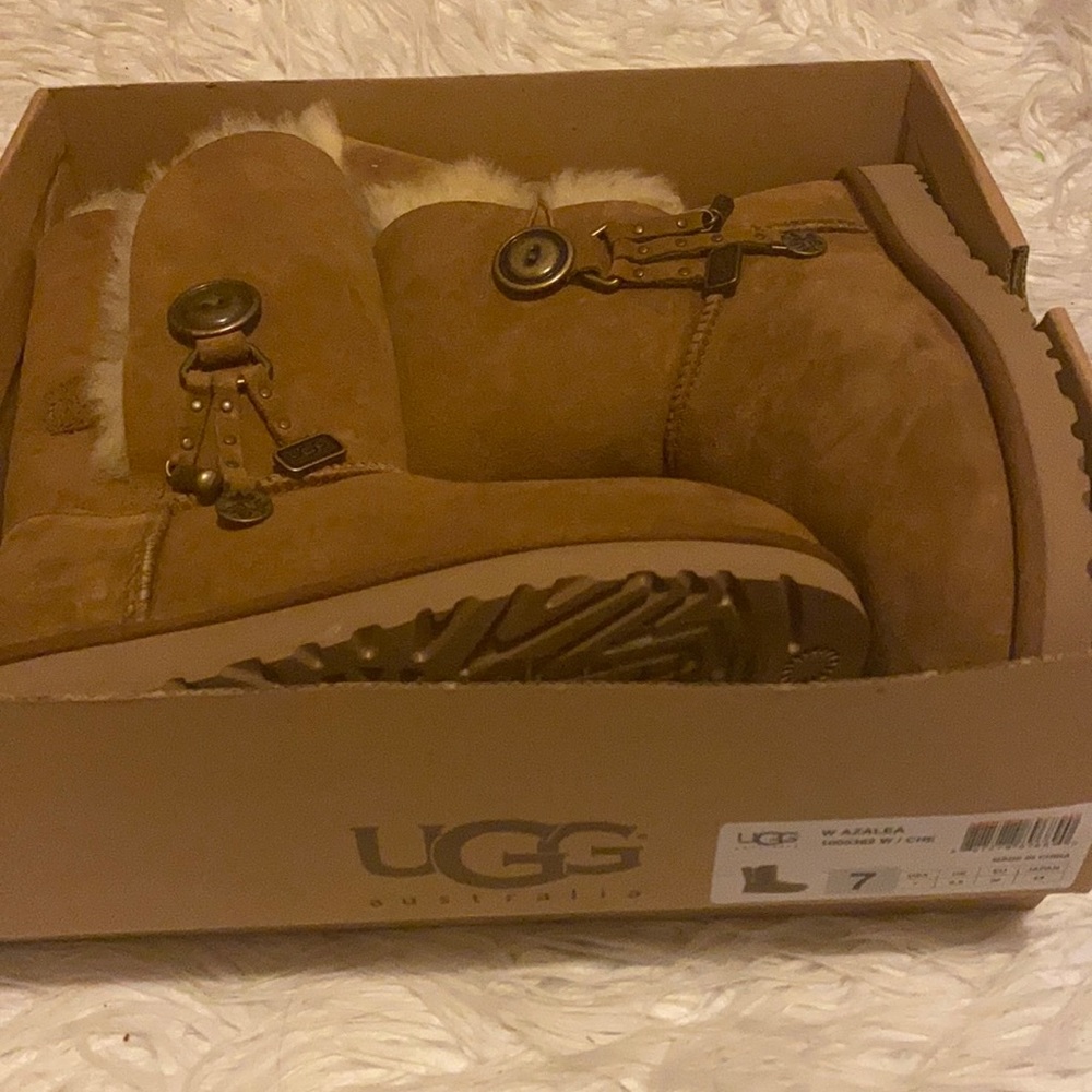 UGG BOOTS